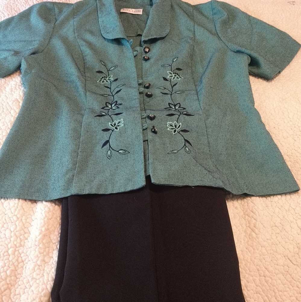 Ladies pant suit